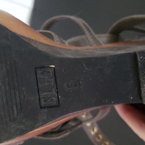 Elle wedges, size 9, minor scuffs - Picture 8 of 8